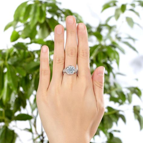 Celebrate yourself with a beautiful   modern ring! 😊  Free 6-10 Days days Shipping Snowflake Engagement Ring, Celebrate Yourself, High Fashion Jewelry, Vintage Style Art, Wedding Promises, White Sapphire Ring, Round Diamond Ring, Bridal Wedding Rings, Statement Accessories