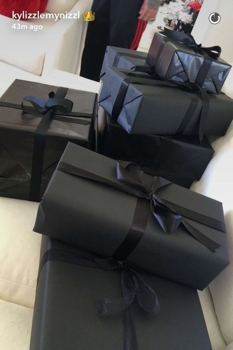 Opulent Christmas, Boyfriends Birthday Ideas, Surprise Boyfriend, Wrapped Presents, Birthday Surprise Boyfriend, Birthday Gifts For Boyfriend Diy, Bf Gifts, Creative Gifts For Boyfriend