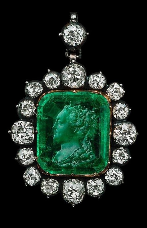 Silver, gold, carved emerald and diamond pendant with intaglio of Catherine the Great, Russia, 18th century, Johann Caspar Jäger. Catherine The Great, Cameo Jewelry, Green Diamond, Royal Jewelry, Crown Jewels, Emerald Jewelry, Stunning Necklace, Sea Glass Jewelry, Gems Jewelry