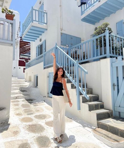 Greece Summer Outfits, Greece Vacation Outfit, Santorini Outfit, Europe Outfits Summer, Greece Girl, Spain Outfit, European Fashion Summer, Greece Pictures, Greece Outfit