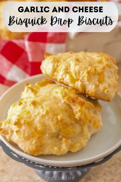 These Garlic and Cheese Bisquick Drop Biscuits are so easy to make as they combine Bisquick, cheese, milk, and garlic powder to make these super flavorful biscuits in just 22 minutes. They are the perfect side to every meal! Bisquick Drop Biscuits, Bisquick Inspired Recipes, Garlic Cheese Biscuits, Bisquick Biscuits, Buttermilk Biscuits Easy, Easy Biscuit Recipe, Bisquick Recipes, Drop Biscuits, Garlic Cheese