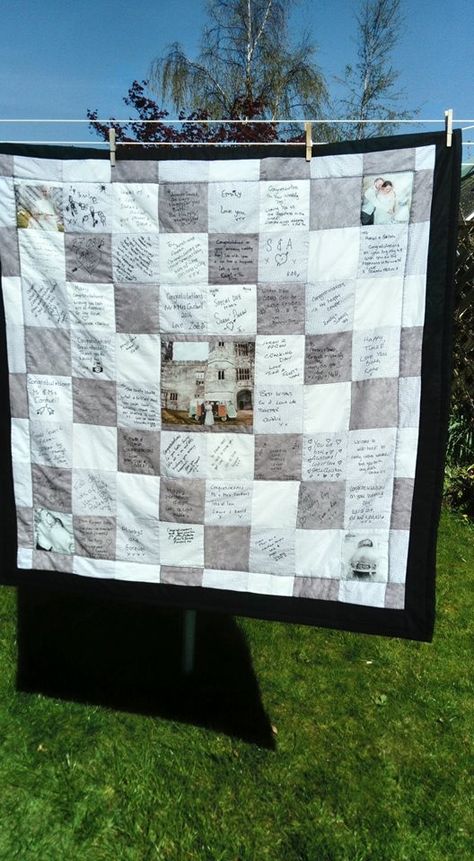 Guest Quilt Wedding Sign, Wedding Guest Memorial Ideas, Wedding Memory Quilts Ideas, Quilt Quest Book, Quilt For Wedding Gift, Wedding Guest Quilt Ideas, Guest Book Quilt Wedding, Quilt Guest Book Wedding, Wedding Quilt Guest Book