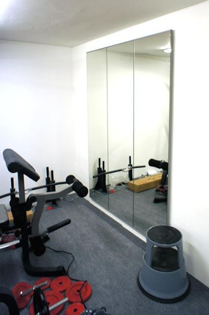 DIY Gym Mirrors - using IKEA mirror doors. Great idea Home Gym Mirrors Diy, Gym Mirror Wall, Basement Home Gym, Basement Gym Ideas, Home Gym Mirrors, Mirror Doors, Workout Room Home, Ikea Mirror, Gym Mirrors