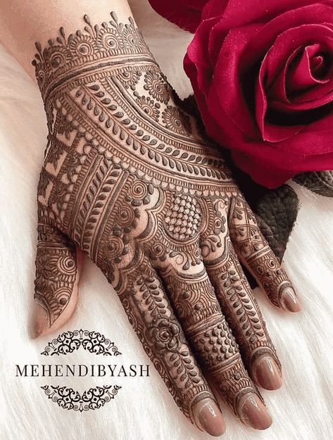 Stunning Mehndi Design Images Pictures (Ideas) Palm Mehndi, Mehndi Bridal, Palm Henna, Palm Mehndi Design, Circle Mehndi, Design Mehndi, Latest Henna Designs, Tattoo Henna, Mehndi Design Pictures