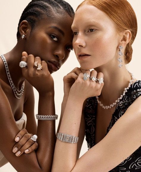 Models star in 'Ice Age' jewelry fashion story focus on white stones and silver settings with heirloom attitude in Harper's Bazaar UK March 2022. Chanel Editorial, Jewellery Fashion Shoot, Jewelry Banner, From Paris With Love, Jewellery Photography Inspiration, Creative Jewelry Photography, Jewelry Photography Styling, Jewelry Editorial, Instagram Jewelry