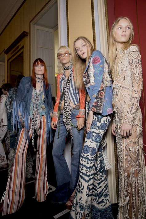 Soul Fashion, Gatsby Gala, Fashion Week Backstage, Zandra Rhodes, Hobo Chic, Moda Hippie, 70s Party, Fashion 70s, 70s Inspired Fashion