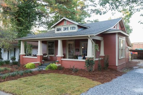 1920s Front Porch, 1920s Home Exterior, Mountainside Homes, Craftsman Bungalow Porch, 1920 Craftsman Style Homes, Craftsman Front Porch Ideas, 1920 Craftsman Bungalow, Craftsman Front Porch, 1920s Craftsman Bungalows