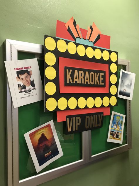 Movie Night Middle School Dance karaoke bar marquee Karaoke Trunk Or Treat, Karaoke Night Ideas, Karaoke Decor, Hoa Activities, Karaoke Party Ideas Decoration, Karaoke Ideas, Rock Terrace, Cinema Ideas, Display Boards For School