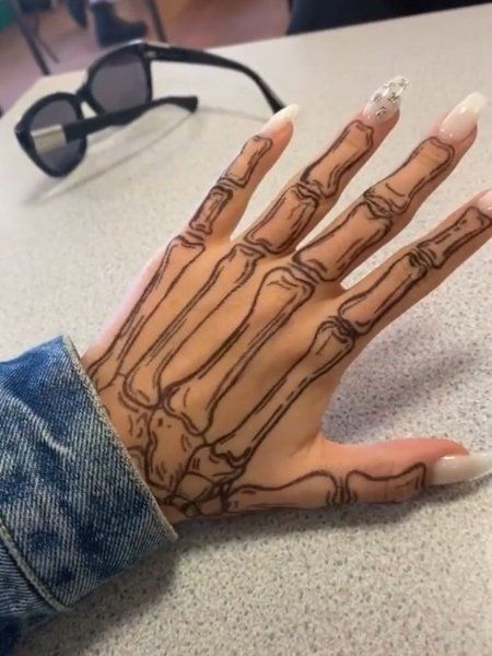 Bone Hand Tattoo, Small Wave Tattoo, 42 Tattoo, Skull Hand Tattoo, Tato Henna, Bone Tattoos, Sharpie Tattoos, Hand Doodles, Skeleton Tattoos