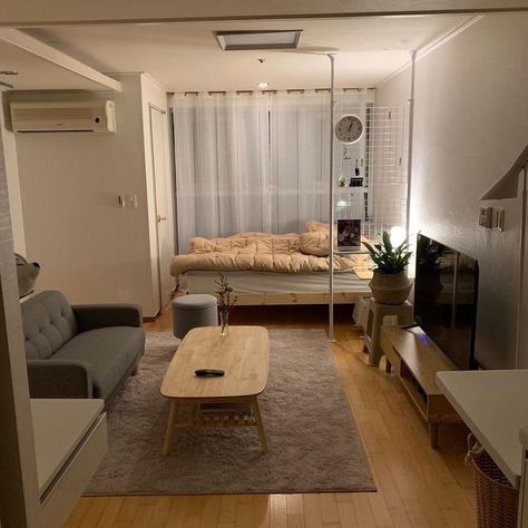 Apartemen Studio, Koti Diy, Studio Apartment Living, Hiasan Bilik Tidur, Deco Studio, Studio Apartment Layout, Apartment Layout, Minimalist Room, Aesthetic Rooms