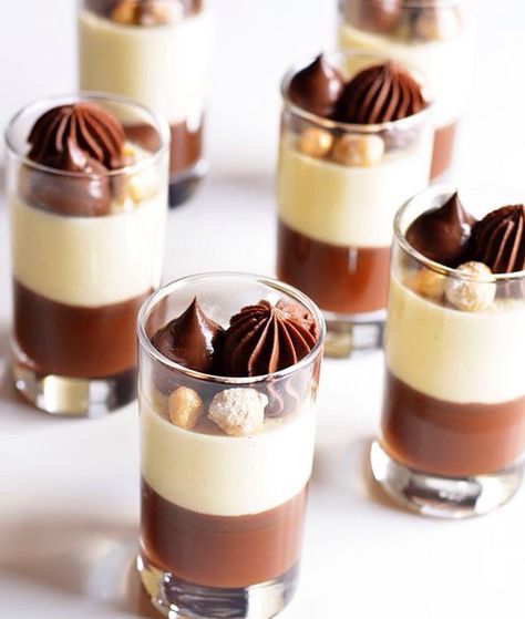 Chocolate Pudding Dessert Cups, Pudding Dessert Cups, Chocolate Pudding Dessert, Luxury Desserts, Plating Presentation, Shot Glass Desserts, Chocolate Pudding Desserts, Antonio Bachour, Oreo Desserts