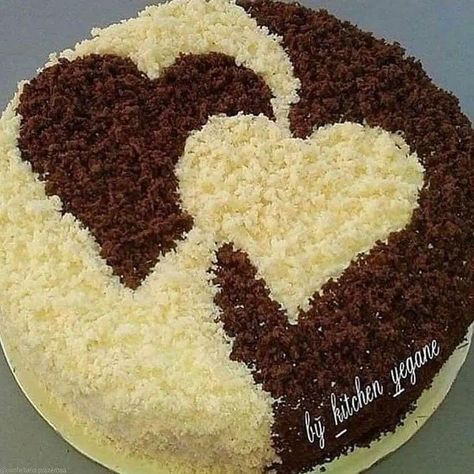 Heart Shaped Cake, Chocolate Cake Decoration, Shaped Cake, Cake Decorating Frosting, Birthday Cake Chocolate, Valentine Cake, Cake Decorating Videos, Cake Decorating Designs, Cake Designs Birthday