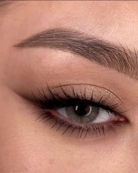 Simple Smokey Eyeliner, Simple Makeup For Homecoming, Eye Makeup Aesthetic Natural, Makeup Styles For Prom, Glam Eyeliner, Ideal Makeup, Prom Eye Makeup, Eye Makeup Styles, Cute Eye Makeup