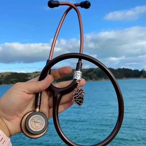 Stetoskop Doctor Aesthetic, Littmann Stethoscope Aesthetic, Doctor Jewelry, Stethoscope Accessories, Medical Stethoscope, Littmann Stethoscope, Medical Photography, Medical School Life, Medical Student Motivation