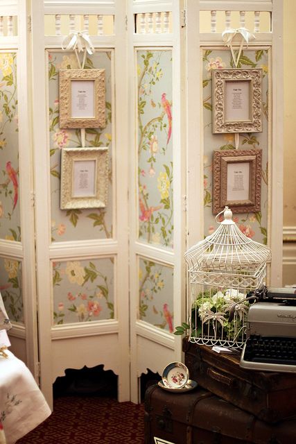 Beautiful screen Room Deviders, Shabby Chic Decorating, Muebles Shabby Chic, Folding Screens, Dressing Screen, Diy Room Divider, Shabby Chic Room, Room Divider Screen, Room Screen