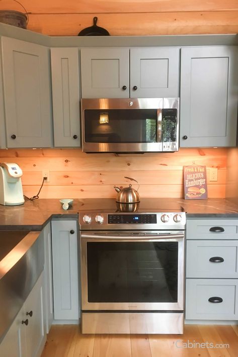 Haze Cabinets, Cabin Kitchen Cabinets, Log Cabin Kitchen Ideas, Interior Design Ideas Kitchen, Log Cabin Kitchens, Log Cabin Kitchen, Log Home Kitchen, Log Home Interior, Log Home Kitchens