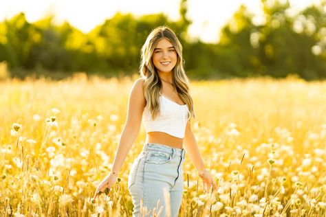 SLZ Photography | Top Rochester Senior Photographer Senior Picture Poses, Female Portrait Poses, Senior Photoshoot Poses, Senior Portraits Girl, Senior Photography Poses, Graduation Photography Poses, Senior Portrait Poses, Senior Photo Poses, Senior Photo Outfits