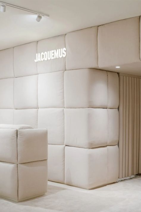 AMO cocoons Jacquemus store in pillows to create "bedroom-like" interior Jacquemus Store, Paris Store, Store Interiors, Paris Design, Retail Interior, White Cushions, Store Interior, Galeries Lafayette, Pop Up Store