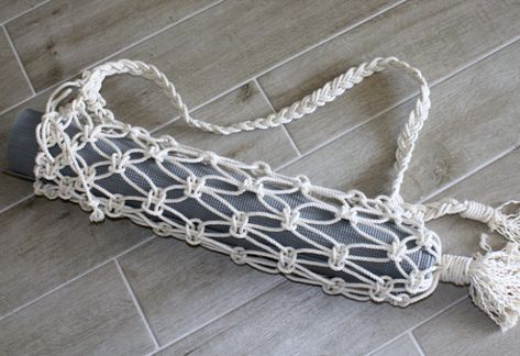 macrame yoga bag - My French Twist Macrame Yoga Mat Bag, Yoga Mat Bag Tutorial, Diy Yoga Mat, Macrame Cat Hammock, Diy Yoga, Tutorial Macramé, Easy Macrame, Yoga Sling, Macrame Table