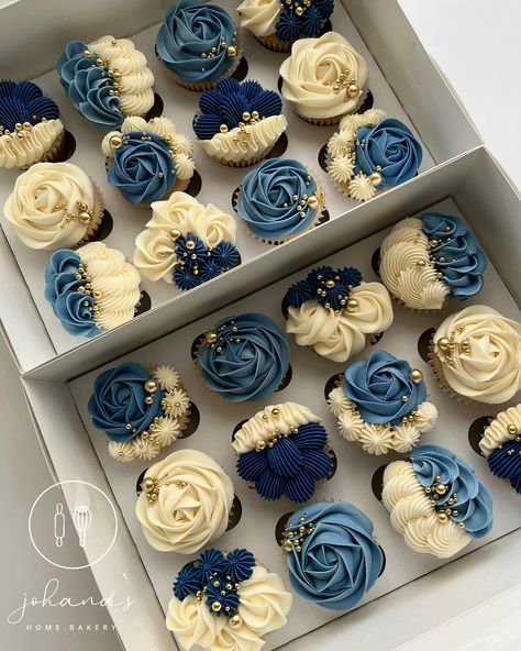 Blue and White Rosettes 💙🤍 - Johana's Home Bakery, LLC Blue And Gold Cupcakes, Cupcake Azul, Navy Blue Cake, Blue Wedding Cupcakes, Cupcake Decorating Tips, Cupcakes For Boys, Blue Cupcakes, Blue Desserts, Cupcake Cake Designs