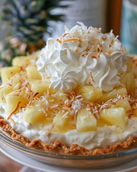 Can't believe I haven't tried this flavor combo until now! So good! Pina Colada Pie, Pina Coloda, Pineapple Dessert, Pineapple Dessert Recipes, Pineapple And Coconut, Pineapple Desserts, Good Pie, Pineapple Recipes, Cream Pie Recipes