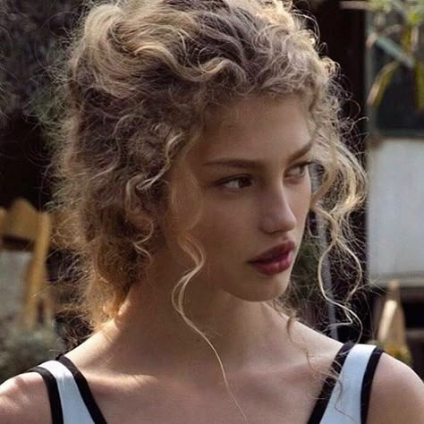 50s Hairstyles, Blonde Balayage Highlights, Quince Hairstyles, Drawing Faces, Casual Hairstyles, Victoria Secret Angels, Braid Hairstyles, Blonde Ombre, Short Curly Hair