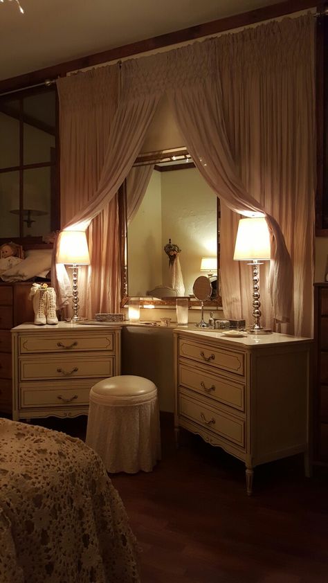 DIY Vanity from 2 nightstands Diy Projects Wood, Wood Working Ideas, Pins Ideas, Chic Bedding, Beautiful Bedroom, Dreamy Room, Apartment Decor Inspiration, Dream Room Inspiration, Room Makeover Inspiration