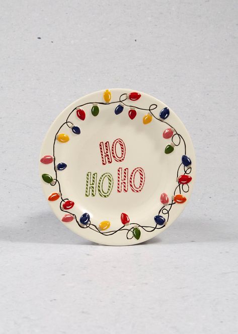 Hand Painted Lights Christmas Plate (19cm) Diy Christmas Plate, Xmas Plates, Christmas Dinner Set, Christmas Pottery, Diy Pottery Painting, Christmas Plate, Pottery Painting Designs, Hand Painted Christmas, Celebrity Fashion Trends