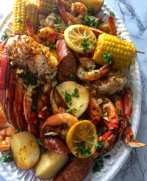 Oven Bag Crab Boil - The Glam Kitchen Seafood Boil Recipes Cajun, Crab Legs Boil, Crab Boil Recipe, Cajun Seafood Boil, Oven Bags, Seafood Boil Party, Oven Bag, Cajun Seafood, Seafood Boil Recipes