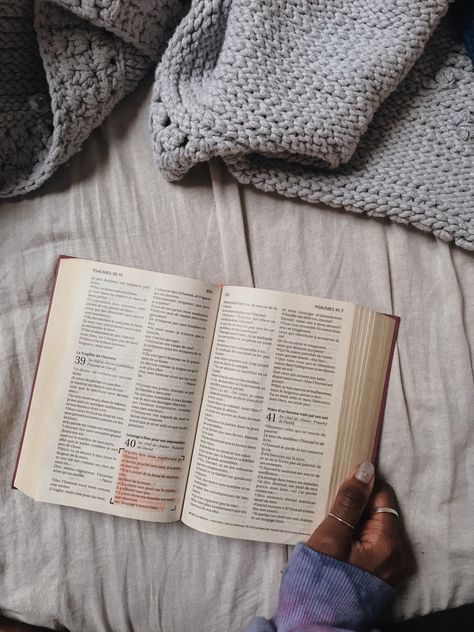 Prayer Aesthetic Black Women, Bible Aesthetic Black Women, Bible Reading Aesthetic Photography, Prayer Esthetics, Vision Board Ideas Aesthetic Black Women, Vision Board Inspo Black Women, Black People Vision Board, Black Woman Reading Bible Aesthetic, Godly Black Woman