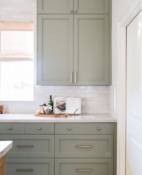 Benjamin Moore Carolina Gull (The Latest in Sage Greens!) 2138-40 – Mod & Mood Sage Green Paint Color, Sage Kitchen, Sage Green Paint, Sage Green Kitchen, Green Kitchen Cabinets, Story Design, Gray Cabinets, Green Cabinets, Kitchen Farmhouse