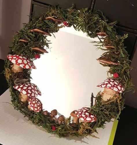 𝘌𝘼𝙍𝙏𝘏 Moss Mushroom Mirror Diy, Mirror Moss Diy, Mirror With Moss Frame, Square Moss Mirror, Frog And Mushroom Room Decor, Mirror Moss Art, Moss Fairy Mirror Diy, Fairy Mirror Aesthetic, Moss Mushroom Mirror