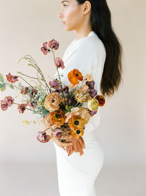 Nontraditional Bride, Modern Wedding Bouquets, Modern Bouquet, A Bouquet Of Flowers, Preowned Wedding Dresses, Fall Wedding Flowers, Wedding Inspiration Fall, Bouquet Of Flowers, Bride Bouquets