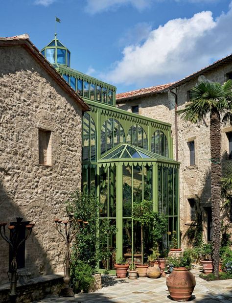 This double-height, steel-framed glasshouse built within the old castle walls serves as a glamorous, light-filled seating area. Conservatory Ideas, West Facing Garden, Gardening Design, Gardening Landscaping, Landscaping Garden, Garden Idea, Party Garden, Decoration Garden, Castle Wall