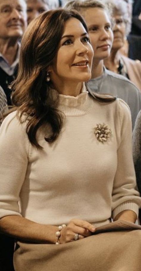 Autumn Color Palette Fashion, Kroonprinses Mary, Princess Marie Of Denmark, Beige Outfit, Danish Royal Family, Elegant Hats, Vintage Crop Tops, Crown Princess Mary, Princess Mary