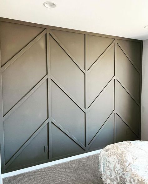 Diagonal Board And Batten Accent Wall, Accent Wall Chevron, Accent Wall Craftsman, Chevron Panel Wall, Chevron Accent Wall Bedroom, Herribone Accent Wall, Trim Behind Bed, Geometric Trim Accent Wall, Black Herringbone Accent Wall