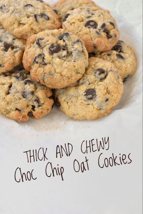 Stack of choc chip cookies on a plate. Chocolate Chip Oat Cookies, Healthy Oat Cookies, Choc Chip Cookie Recipe, Chocolate Oat Cookies, Oat Chocolate Chip Cookies, Chocolate Chip Biscuits, Oat Cookie Recipe, Cookie Crunch, Chocolate Oats