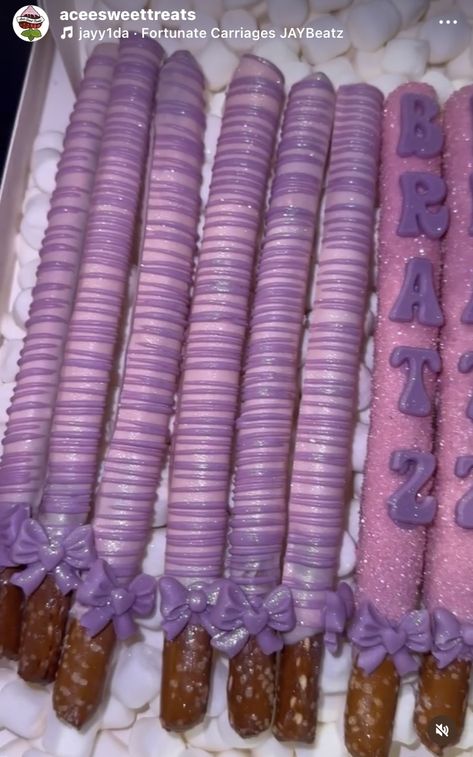 Bratz Birthday Party Ideas Adults, Brats Birthday Theme, Bratz Doll Birthday Party Ideas, Bratz Party Decorations, Bratz Themed Birthday Party, Bratz Birthday Party, Bratz Birthday Party Ideas, Bratz Birthday, Cousins Sleepover