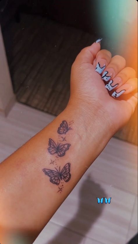 Womans Sleeve Tattoo, Unisex Tattoos, Butterfly Tattoos On Arm, Cute Hand Tattoos, Black Girls With Tattoos, Tattoos For Black Skin, Red Ink Tattoos, Pretty Tattoos For Women, Dope Tattoos For Women