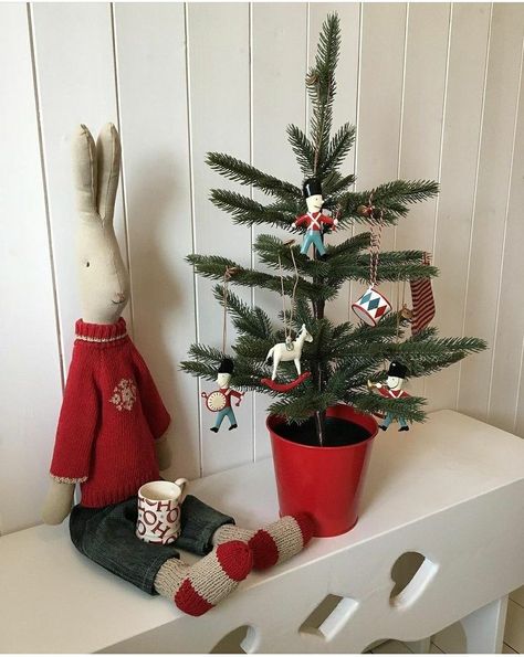 Maileg Christmas Tree, Danish Christmas Decorations, Scandi Christmas Decorations, Maileg Christmas, Minimalist Christmas Decor, Scandinavian Christmas Decorations, Christmas Dreaming, Cosy Christmas, Christmas Feeling