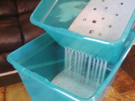 Buy 2 or 3 plastic bins & drill holes one side then lift, sift & stack so the holes face the other direction - make it yourself with deep bins & create a top entry hole in the lid Diy Litter Box, Katt Diy, Katt Grejer, Chat Diy, Cats Diy Projects, Cat Hacks, Plastic Bins, Cat Box, Animal Projects