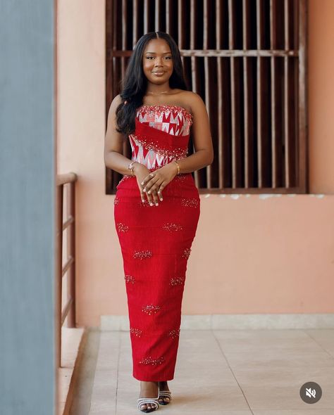 Nigerian Bridesmaid Dresses, Kente Dresses, Latest Wedding Gowns, Nigerian Lace Styles Dress, Dresses Graduation, Kente Dress, Outfits Wedding, Chic Dress Classy, Kente Styles