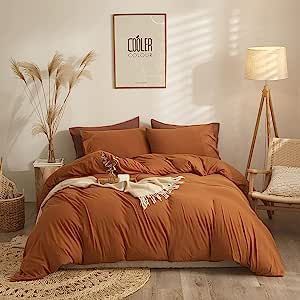 Burnt Orange Bedroom, Beautiful Bed Designs, Orange Comforter, Orange Rooms, Fall Room Decor, Прикроватные Тумбочки, Bedroom Orange, Bed Design Modern, Brown Bedroom