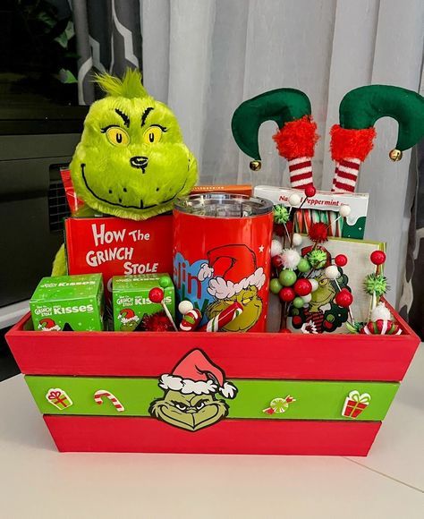 Christmas Gifts Ideas For Family, Airheads Extreme, Hersey Kisses, Haribo Candy, Grinch Stuff, Christmas Gift Baskets Diy, Grinch Christmas Party, Whoville Christmas, Merry Berry