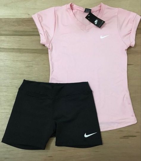 Pink Outfits Casual Summer, Workout Tops For Women Modest, Pink Volleyball Outfit, Cute Pink Gym Outfits, Pilates Clothes Outfit Workout Wear, Dance Clothes Aesthetic, Gym Pink Outfit, Pink School Fits, Tennis Outfits Practice