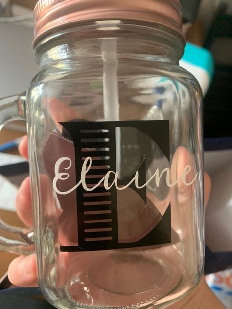 Cricut made personalised mason jar Personalised Mason Jars, Cricut Mason Jar Ideas, Mason Jar Vinyl Ideas, Custom Mason Jars, Personalized Mason Jars, Jar Ideas, Diy Cups, Diy Cricut, Cricut Vinyl