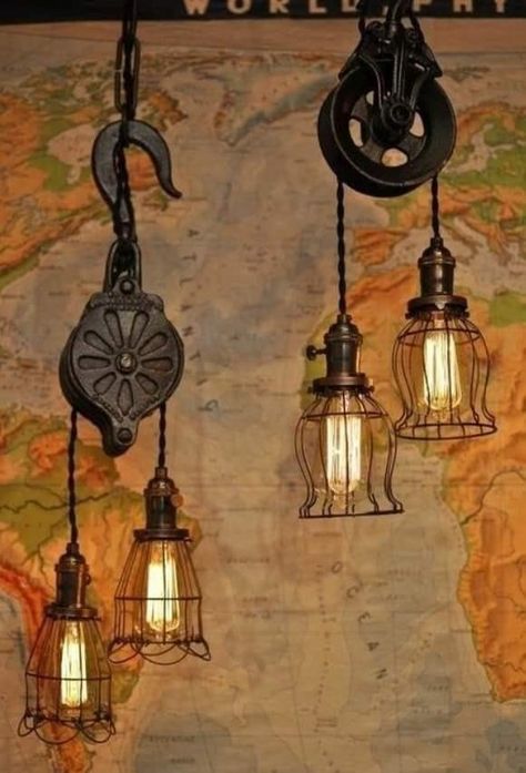 Pulley Light, Rustic Light Fixtures, Diy Lampe, Deco Originale, Deco Luminaire, Rustic Lighting, Rustic Furniture, Diy Lighting, Cabin Decor