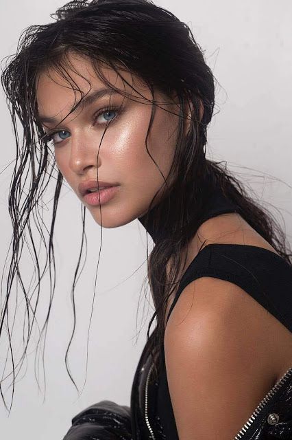 Wet Hair Look Fashion Editorial, Test Shoot Ideas Editorial, Photo Shots Ideas For Women, Beauty Shoot Poses Faces, Wet Hair Editorial, No Makeup Photoshoot, Wet Look Photoshoot, Romi Frenkel, Editorial Shoot Ideas