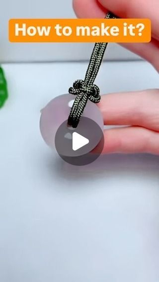 Necklace Knots Tutorial, Diy Necklace Pendant, Diy Necklace Making, Diy Pendant Necklace, Jewelry Knots, Beautiful Beadwork, Button Jewelry, Beaded Bracelets Diy, Beading Tutorials