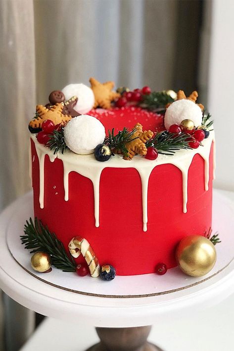 24. Red Wintery Cake with White Icing Drips As the nights draw in, retreat to the warmth of the kitchen and bake sweet treats... Easter Cake Designs, Winter Torte, Easy Christmas Cake Recipe, Christmas Cakes Easy, Christmas Themed Cake, Mini Torte, Instagram Profil, Christmas Cake Designs, New Year's Cake